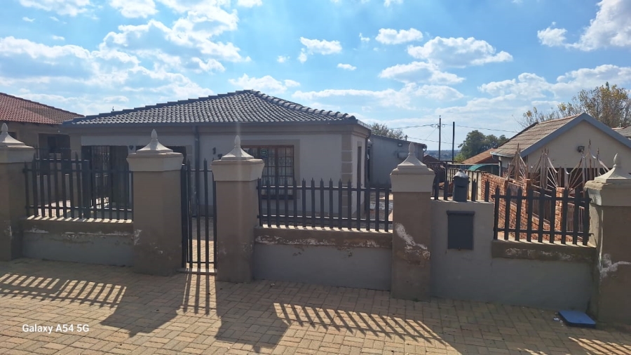 3 Bedroom Property for Sale in Mohadin North West